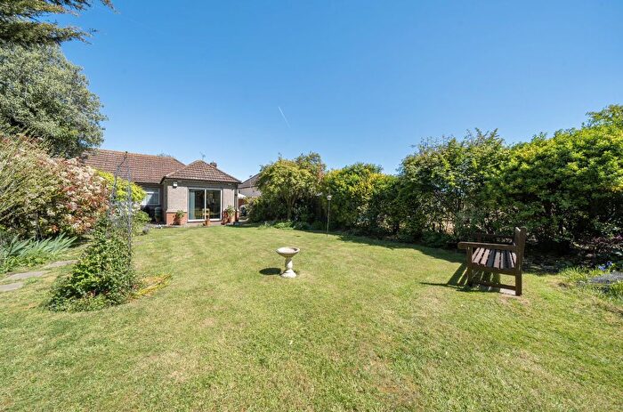 3 Bedroom Bungalow For Sale In Little Birches, Sidcup, DA15