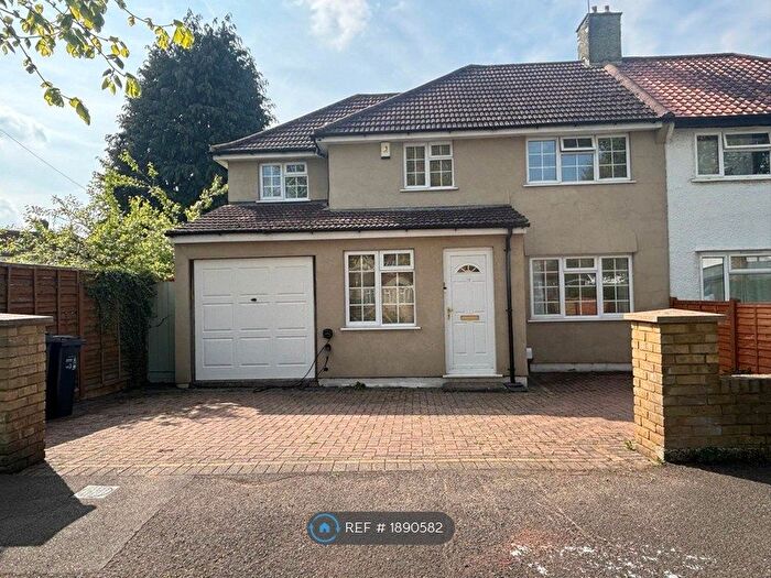 3 Bedroom Semi-Detached House To Rent In Hillside Road, Croydon, CR0