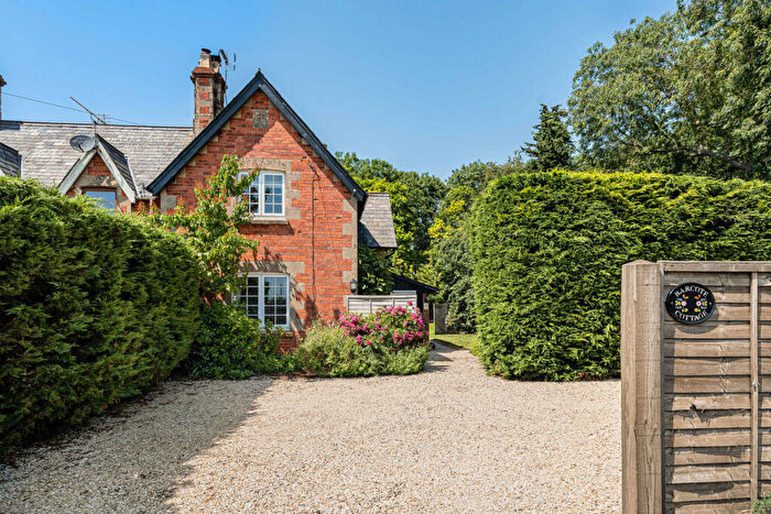 3 Bedroom End Of Terrace House For Sale In Barcote Cottages, Buckland, SN7