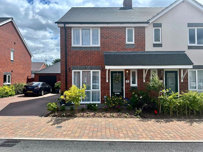 3 Bedroom Semi-Detached House For Sale In Highclere Avenue, Tamworth, B79