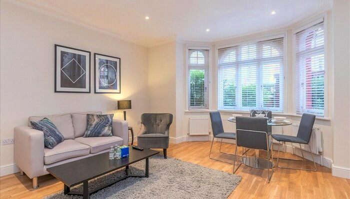 2 Bedroom Flat To Rent In Hamlet Gardens, Hammersmith, London, W6