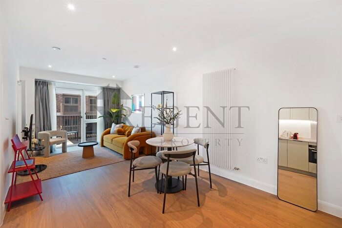 1 Bedroom Flat To Rent In Ellipse House, Eden Place, E16