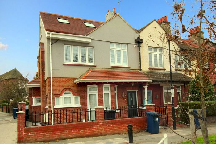 2 Bedroom Flat To Rent In Horn Lane, London, W3