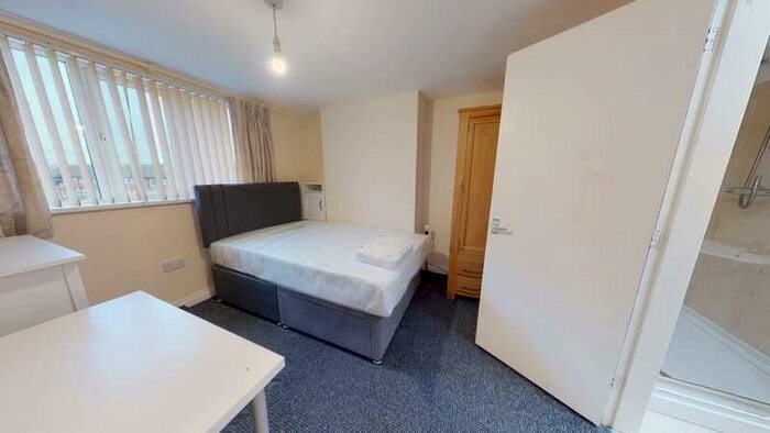 4 Bedroom Terraced House To Rent In Headingley Mount, Headingley, Leeds, LS6