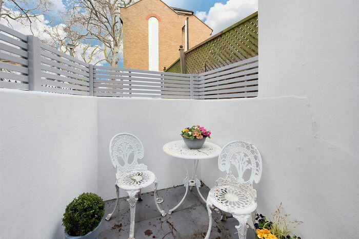 1 Bedroom Flat To Rent In Moore Park Road, Fulham, SW6