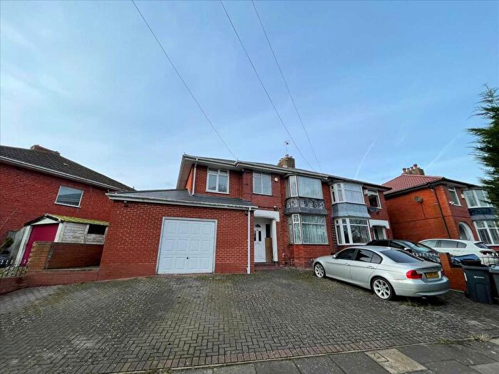4 Bedroom Semi-Detached House To Rent In Garretts Green Lane, Yardley, Birmingham, B26