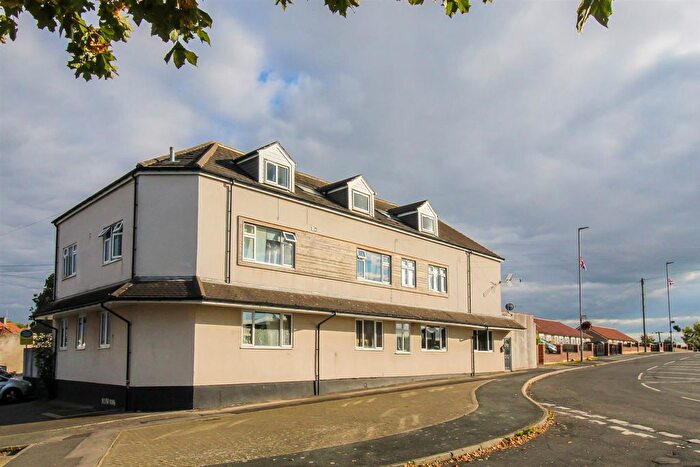 2 Bedroom Flat For Sale In Santingley Court, New Crofton, Wakefield, WF4
