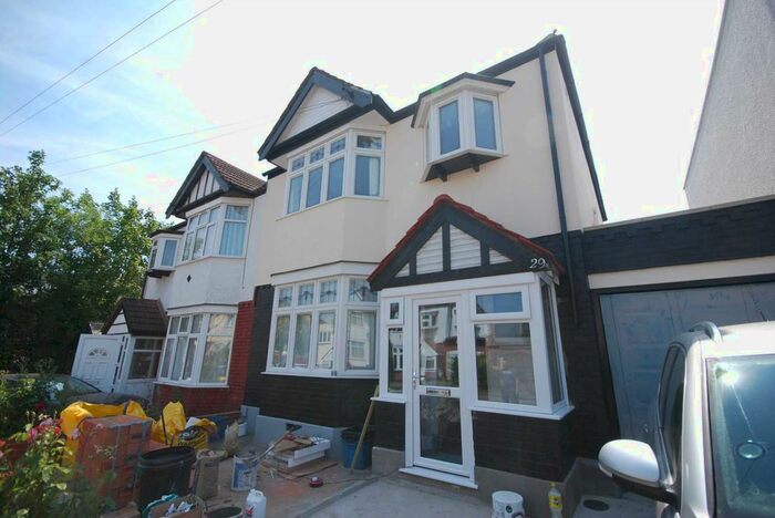 1 Bedroom Flat To Rent In Elmhurst Drive, South Woodford, E18