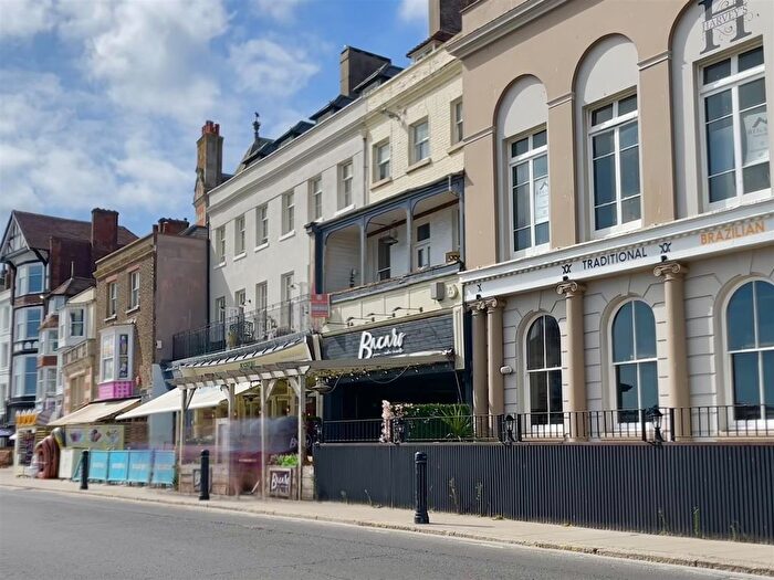 3 Bedroom Flat For Sale In The Esplanade, Weymouth, DT4