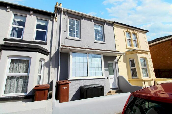 6 Bedroom Property To Rent In Wellington Road, Gillingham, ME7