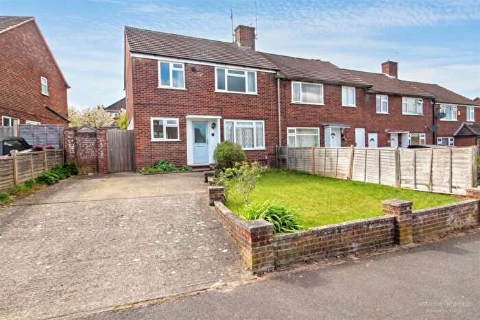 3 Bedroom End Of Terrace House For Sale In Brockley Close, Tilehurst, Reading, RG30