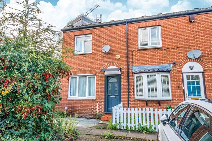 2 Bedroom House For Sale In Cardine Mews, London, SE15