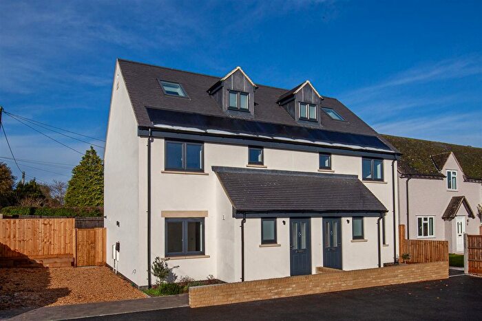 3 Bedroom Semi-Detached House For Sale In Combe Road, Stonesfield, Witney, OX29