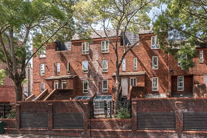 3 Bedroom Maisonette To Rent In Bedford Road, London, SW4