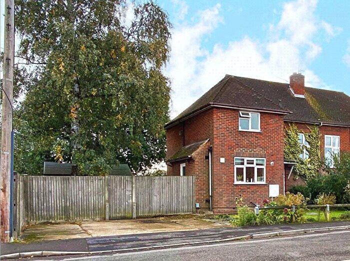 2 Bedroom Semi-Detached House For Sale In Wood Lane, Farnborough, Hampshire, GU14