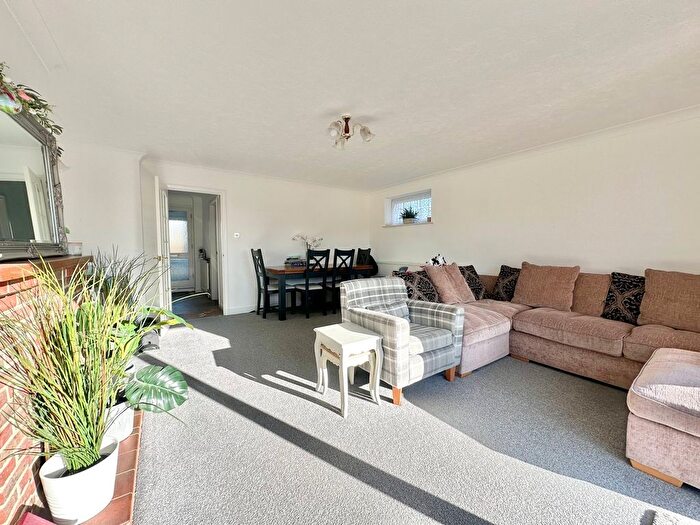 2 Bedroom Detached Bungalow For Sale In Hurstwood Close, Bexhill-On-Sea, TN40