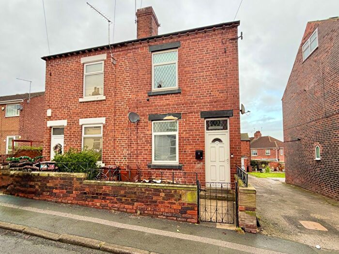 3 Bedroom Semi Detached House For Sale In Coach Road, Wakefield, West Yorkshire, WF1