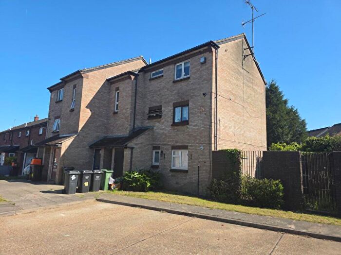 1 Bedroom Flat For Sale In Hollands Walk, Basildon, Essex, SS16