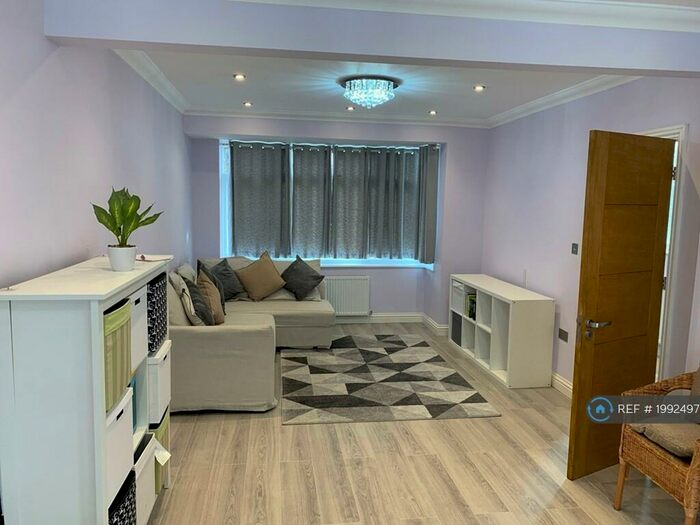 3 Bedroom Semi-Detached House To Rent In Twyford Road, Harrow, HA2