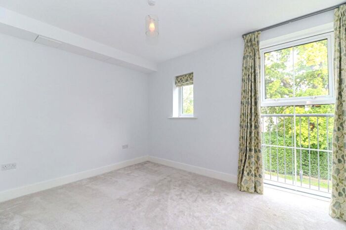 2 Bedroom Apartment For Sale In Station Road, Beaconsfield, HP9