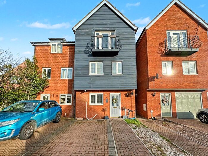 4 Bedroom Town House For Sale In Thorney Hall Close, Stowmarket, IP14