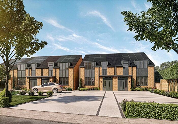 4 Bedroom Semi-Detached House For Sale In Brentfield Road, Dartford, Kent, DA1