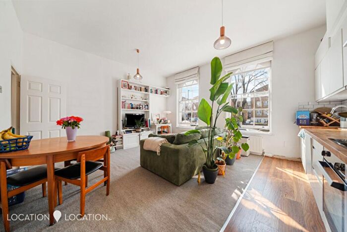 2 Bedroom Flat To Rent In Albion Road, N16