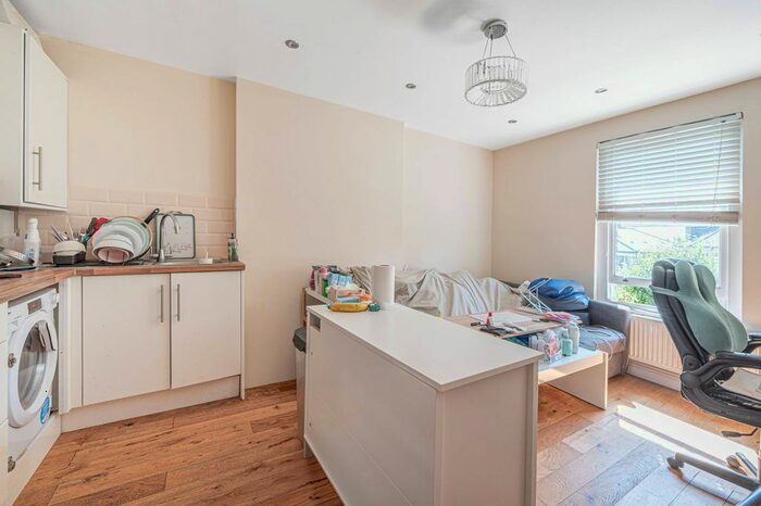 1 Bedroom Flat To Rent In Fordwych Road, West Hampstead, London, NW2