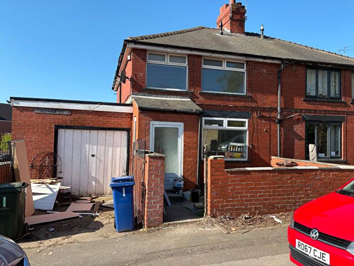 3 Bedroom Semi Detached House To Rent In Beverley Avenue, Worsbrough, Barnsley, S70