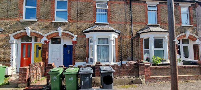 2 Bedroom Flat To Rent In Brighton Avenue, Walthamstow, E17