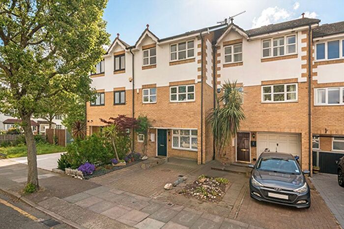 5 Bedroom Property To Rent In Fingal Street, Greenwich, SE10