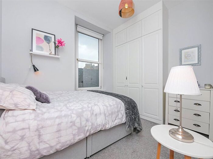 2 Bedroom Flat To Rent In Canon Street, Edinburgh, EH3