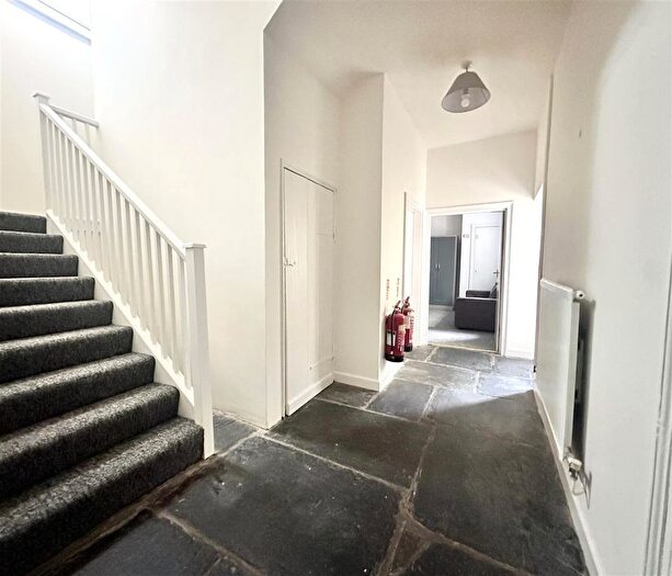 2 Bedroom Flat To Rent In East Back, Pembroke, SA71