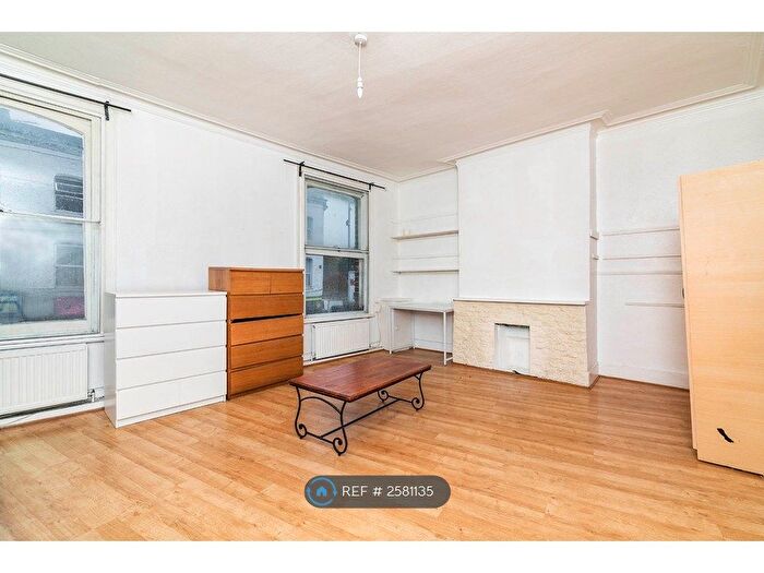 3 Bedroom Flat To Rent In West Green Road, London, N15
