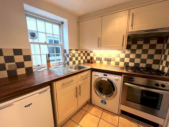 2 Bedroom Property To Rent In Fore Street, Exeter, EX4