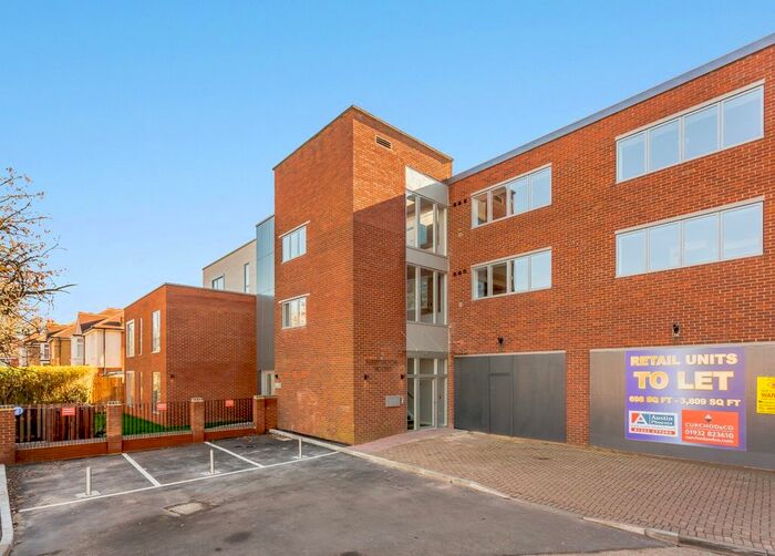 1 Bedroom Flat To Rent In Green Lane, Shepperton, TW17