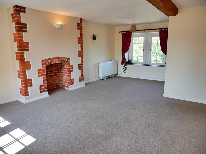 2 Bedroom Flat For Sale In The Green, Calne, SN11