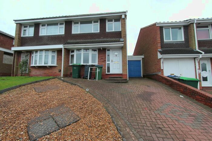 3 Bedroom Semi-Detached House To Rent In Westmead Drive, Oldbury, B68