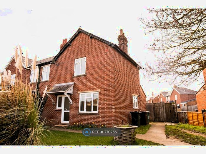 3 Bedroom Semi-Detached House To Rent In Bucknell Road, Bicester, OX26