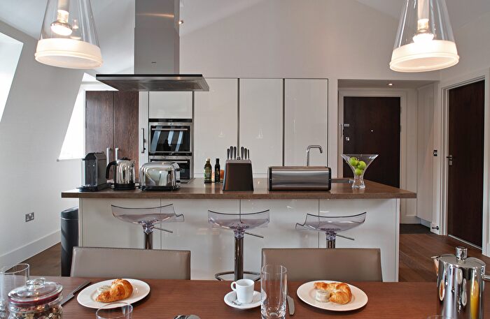 3 Bedroom Town House To Rent In Cheval Place, Knightsbridge, London, SW7