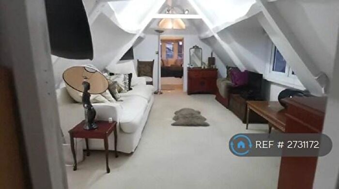 3 Bedroom Detached House To Rent In Tinkers Lane, Swindon, SN4