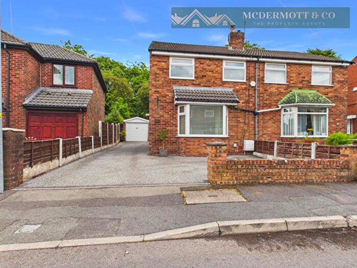 3 Bedroom Semi-Detached House For Sale In Verdure Close, Failsworth, M35
