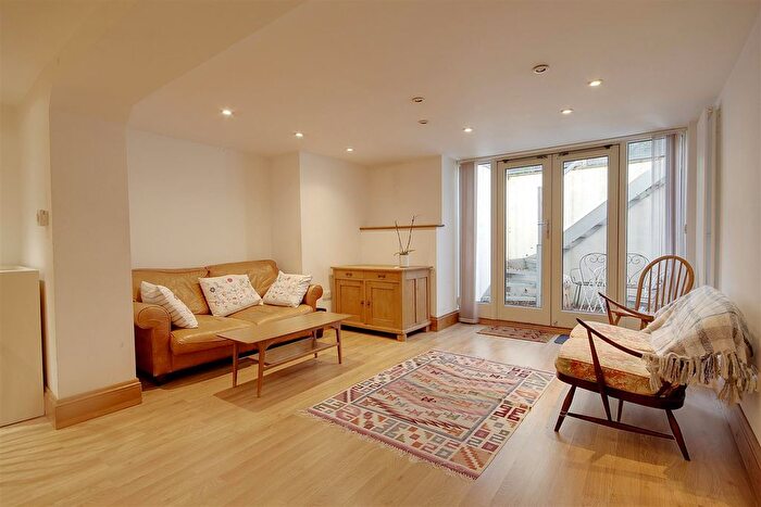 2 Bedroom Flat To Rent In Victoria Street, Cambridge, CB1