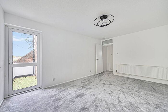 2 Bedroom Flat To Rent In Hanselin Close, Stanmore, HA7