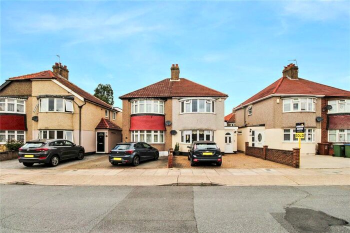 3 Bedroom Semi-Detached House To Rent In Budleigh Crescent, Welling, Kent, DA16