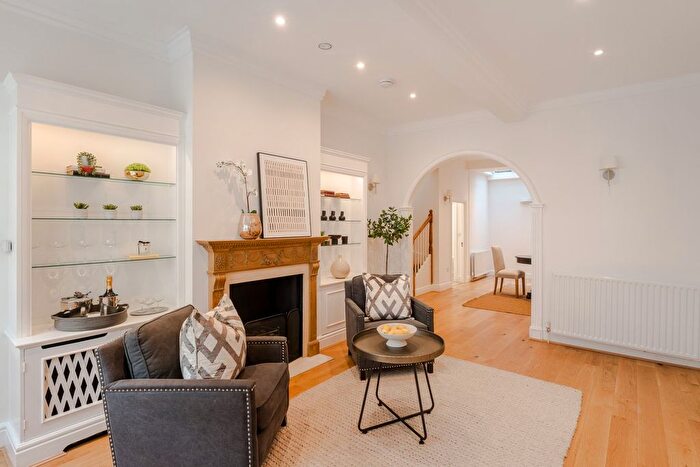 3 Bedroom Mews To Rent In Wythburn Place, Marylebone, London, W1H