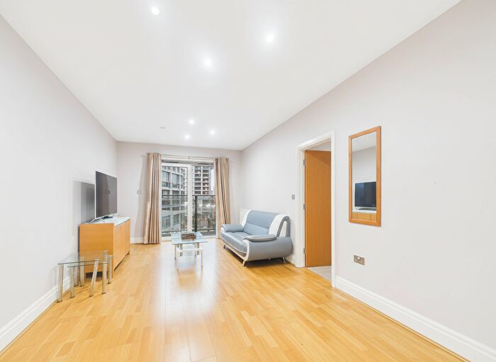 2 Bedroom Flat To Rent In Flat Warren House, Beckford Close, Warwick Road, London, W14