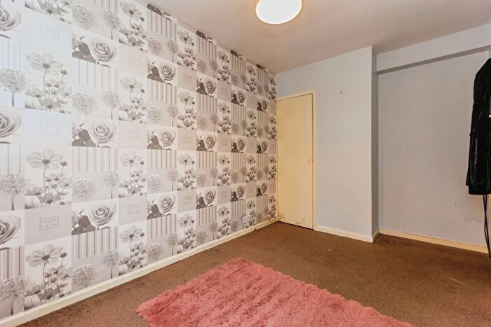 2 Bedroom Flat To Rent In Ashton Lane, Sale, M33