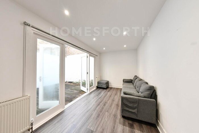 3 Bedroom Flat To Rent In Dyne Road, Brondesbury, NW6