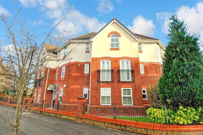 2 Bedroom Flat To Rent In Parrs Wood Road, Manchester M20